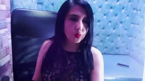 agatha_leon_ online show from November 1, 8:11 pm
