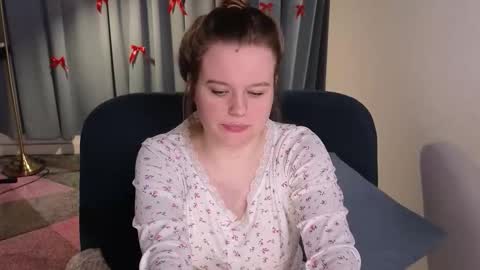 Snapshot of agatthgris chatting on February 25, 9:46 pm agatthgris online show from February 25, 9:46 pm