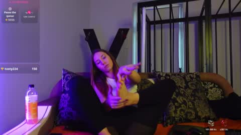 Agelina Lilly Laura online show from October 25, 1:18 pm