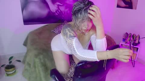 Lily online show from December 3, 4:25 am