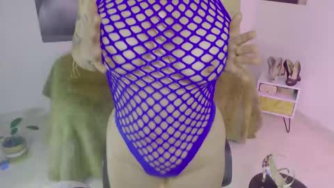 Lily online show from December 9, 6:12 am