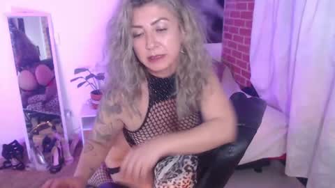 Snapshot of agnes_blackmore chatting on July 24, 2:09 am Lily online show from July 24, 2:09 am