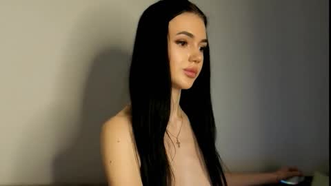 agness_leas online show from March 12, 11:27 am