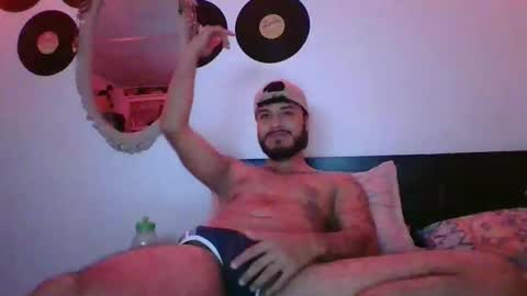 Snapshot of agustin_1298 chatting on December 18, 2:06 am Agustin online show from December 18, 2:06 am