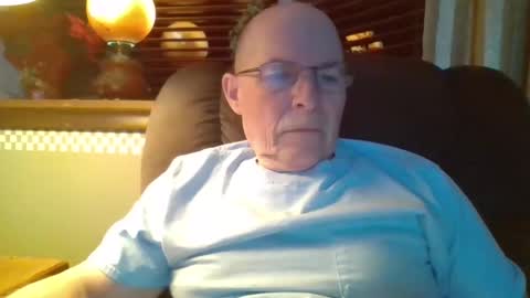 Snapshot of aguynrkfrd chatting on December 3, 10:28 am aguynrkfrd online show from December 3, 10:28 am