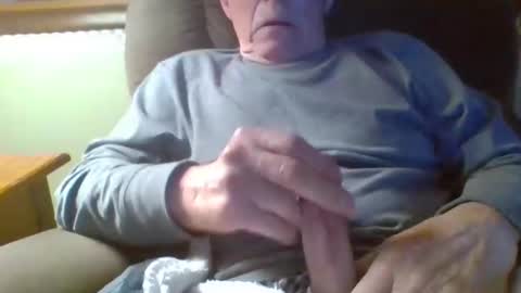 Snapshot of aguynrkfrd chatting on November 22, 10:47 am aguynrkfrd online show from November 22, 10:47 am