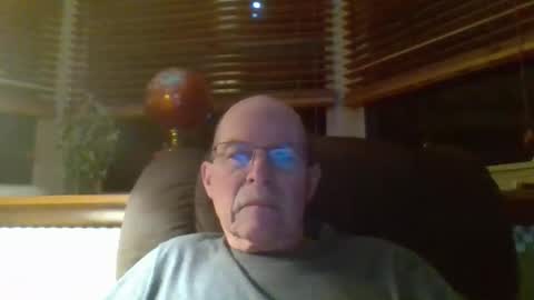 Snapshot of aguynrkfrd chatting on December 4, 9:40 am aguynrkfrd online show from December 4, 9:40 am