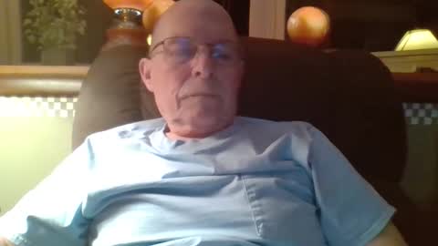 aguynrkfrd online show from April 1, 9:32 am