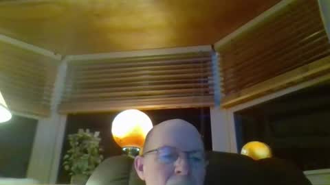 aguynrkfrd online show from April 10, 9:14 am