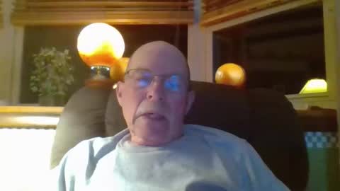 aguynrkfrd online show from April 28, 9:36 am