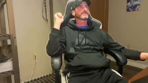 Snapshot of ah_shucks_ chatting on April 1, 3:18 am AhShucks online show from April 1, 3:18 am