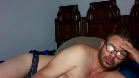 Blue Eyed Handsome Man online show from March 5, 1:23 am