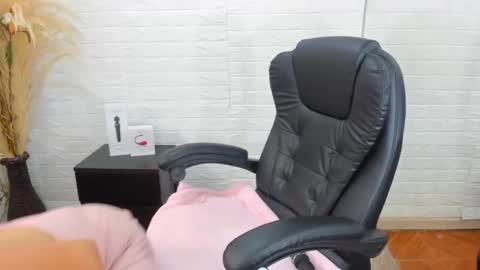 Ahisha online show from February 18, 3:43 pm