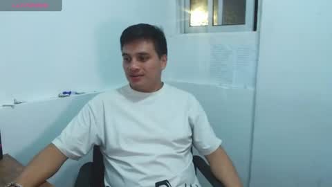 Snapshot of ahntony__69 chatting on June 21, 5:54 am ahntony 69 online show from June 21, 5:54 am