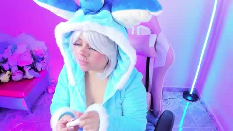 Ahri help me get to 100  online show from December 17, 3:34 am