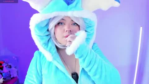 Snapshot of ahri_elderwood chatting on April 17, 3:09 am Ahri help me get to 100 online show from April 17, 3:09 am