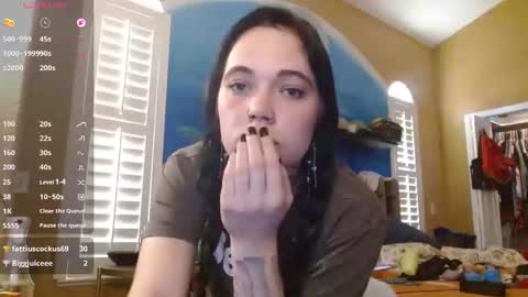 Snapshot of ahungkittykat chatting on April 17, 11:19 pm Kat online show from April 17, 11:19 pm