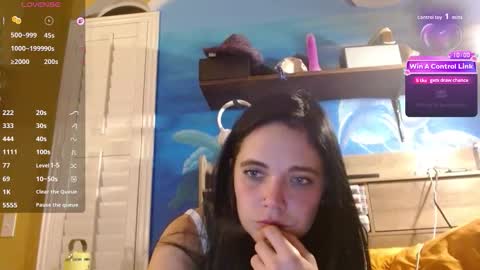 Snapshot of ahungkittykat chatting on April 22, 8:28 am Kat online show from April 22, 8:28 am