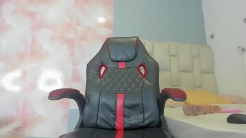 karoline  online show from February 26, 9:37 pm