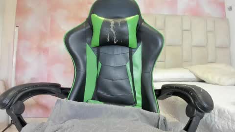 karoline  online show from April 13, 8:58 pm