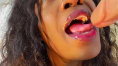 Snapshot of aidaadams chatting on February 16, 8:10 am Aida  online show from February 16, 8:10 am