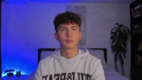 Snapshot of aidan_hale chatting on February 14, 3:33 am A H online show from February 14, 3:33 am