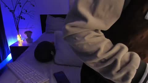 Snapshot of aidan_hale chatting on February 20, 3:12 am A H online show from February 20, 3:12 am