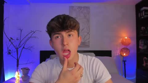 Snapshot of aidan_hale chatting on March 1, 4:26 am A H online show from March 1, 4:26 am