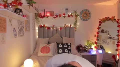 Snapshot of aidan_hale chatting on October 19, 12:44 am A H online show from October 19, 12:44 am