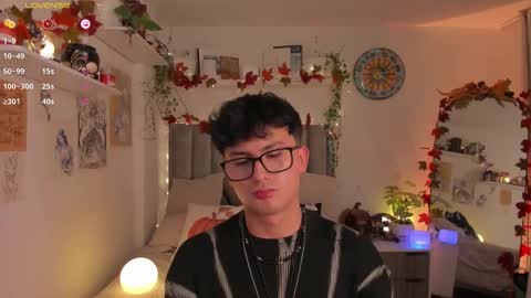 Snapshot of aidan_hale chatting on October 29, 12:46 am A H online show from October 29, 12:46 am