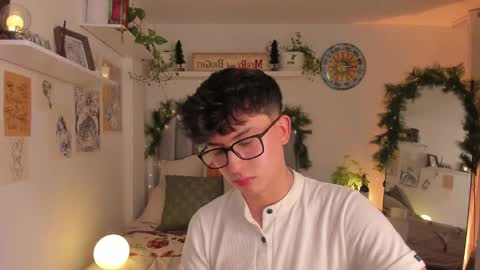 Snapshot of aidan_hale chatting on November 21, 2:10 am A H online show from November 21, 2:10 am