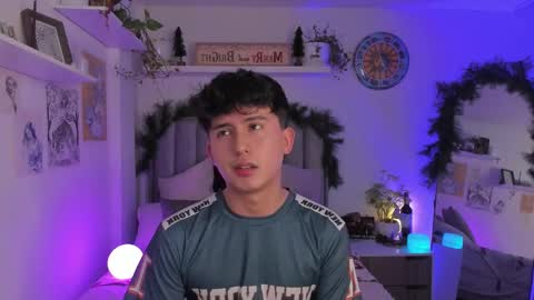 Snapshot of aidan_hale chatting on November 27, 12:02 am A H online show from November 27, 12:02 am