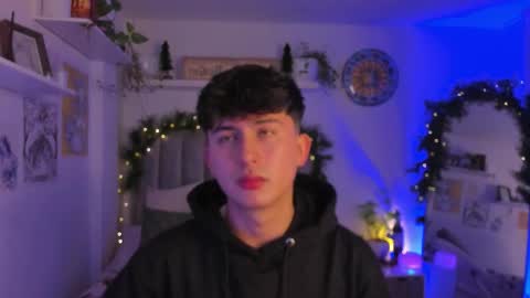 Snapshot of aidan_hale chatting on December 16, 4:28 am A H online show from December 16, 4:28 am