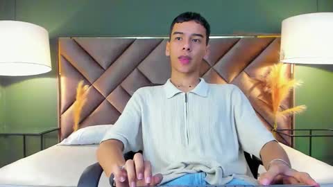 Snapshot of aiden_royce chatting on January 10, 4:25 am aiden_royce online show from January 10, 4:25 am