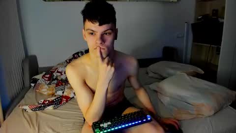 Snapshot of aidensensual chatting on March 5, 4:08 am Aiden Sensual online show from March 5, 4:08 am