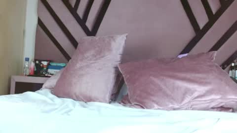 aiilynsmiith online show from May 16, 3:36 am