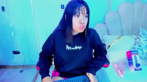 Snapshot of aikolee_ chatting on March 8, 5:17 am AikoLee online show from March 8, 5:17 am