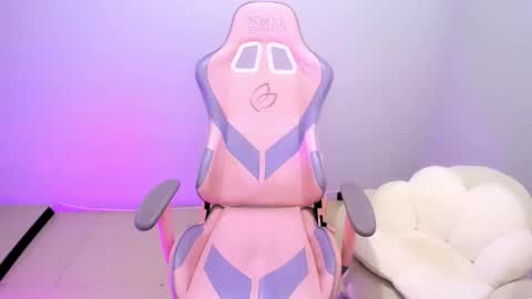 Ailee Hyuga online show from December 5, 3:41 pm