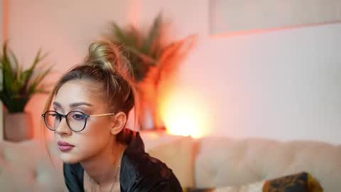  Aileen  online show from October 4, 7:01 pm