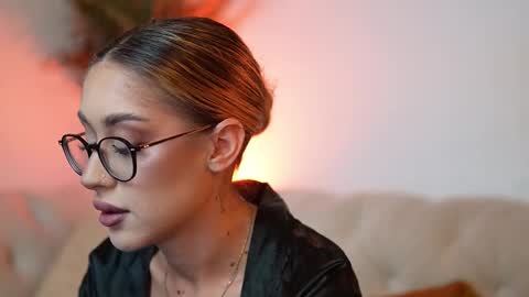  Aileen  online show from October 22, 6:40 pm