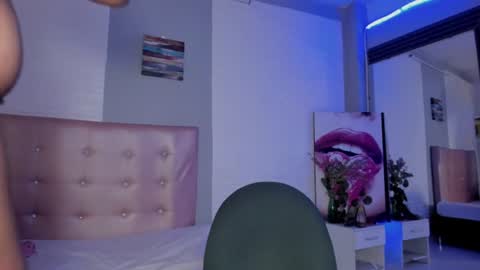 Snapshot of aileenkeys chatting on August 9, 4:06 am aileenkeys online show from August 9, 4:06 am