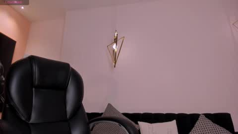  AILEEN VEGA  online show from February 19, 8:20 pm