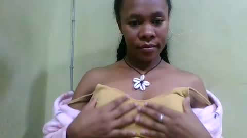 Snapshot of aimee982179 chatting on June 2, 2:24 am aimee982179 online show from June 2, 2:24 am