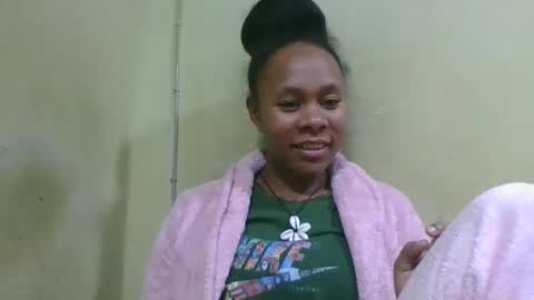 Snapshot of aimee982179 chatting on June 3, 6:46 pm aimee982179 online show from June 3, 6:46 pm