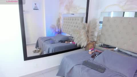 Snapshot of ainaah_ chatting on February 17, 2:37 pm Ainaah online show from February 17, 2:37 pm