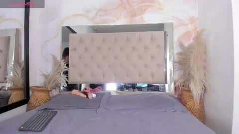 Snapshot of ainaah_ chatting on September 26, 12:09 pm Ainaah online show from September 26, 12:09 pm