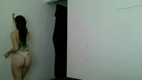 J  online show from April 7, 6:52 pm