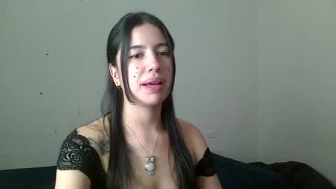 J  online show from April 22, 6:53 pm