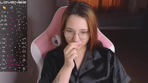 Snapshot of airyhill chatting on December 5, 10:55 am airyhill online show from December 5, 10:55 am