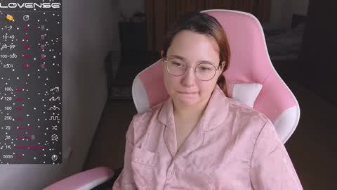 Snapshot of airyhill chatting on December 6, 7:23 pm airyhill online show from December 6, 7:23 pm